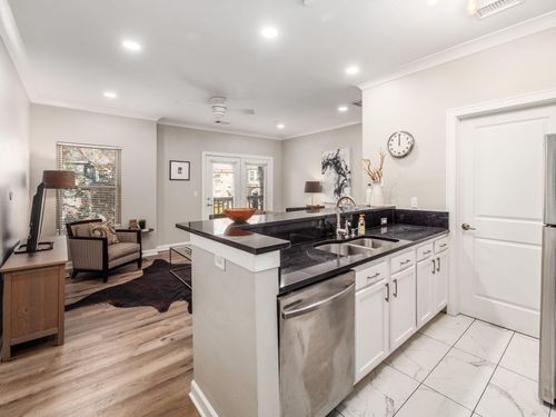 apt-d-37 Buttles Ave, Columbus, OH, 43215-6417 | Card Image