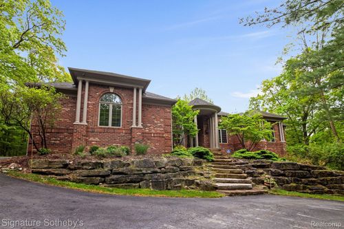 3967 Harmony Hills Dr, Oxford, MI, 48370-2503 | Card Image