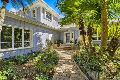 590 11th Ave, Vero Beach, FL, 32962-1521 | Card Image