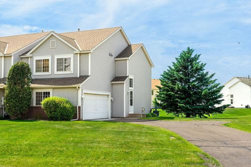 15671 Finch Ave, Apple Valley, MN, 55124-5821 | Card Image