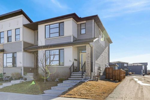 35 Wolf Hollow Pk Se, Calgary, AB, T2X4M7 | Card Image