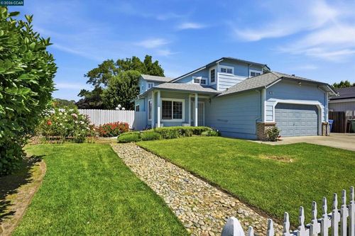 233 Belfiore Ln, Windsor, CA, 95492-7976 | Card Image