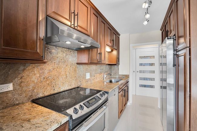 APT-11L - 4170 N Marine Dr, Condo with 2 bedrooms, 2 bathrooms and null parking in Chicago IL | Image 12