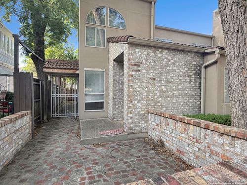 apt-b-201 W Craig Pl, San Antonio, TX, 78212-3468 | Card Image