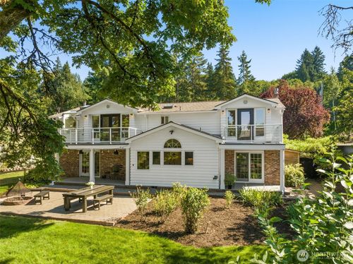 11216 E Riverside Dr, Bothell, WA, 98011-1512 | Card Image