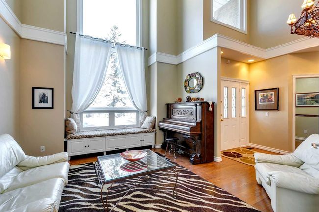131 Patterson Drive Sw, House other with 5 bedrooms, 4 bathrooms and 4 parking in Calgary AB | Image 4
