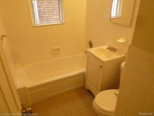 28-926 Nottingham Rd, Grosse Pointe Park, MI, 48230-1734 | Card Image