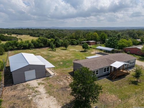 889 Rust Ranch Rd, Blanco, TX, 78606-5520 | Card Image