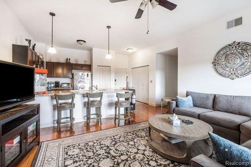 unit-303-134 N Leroy St, Fenton, MI, 48430-3826 | Card Image
