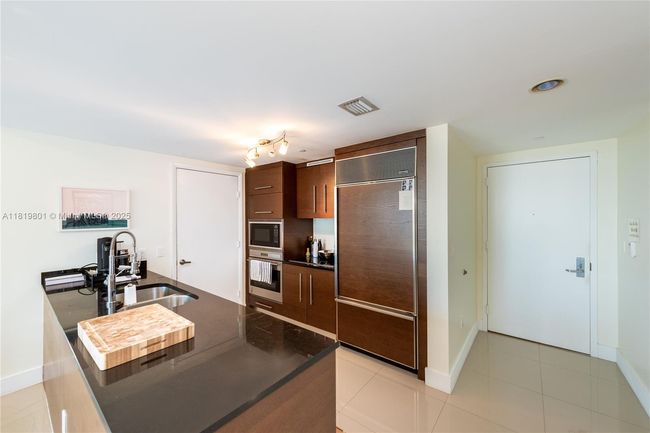 APT-4213 - 475 Brickell Ave, Condo with 2 bedrooms, 2 bathrooms and null parking in Miami FL | Image 6
