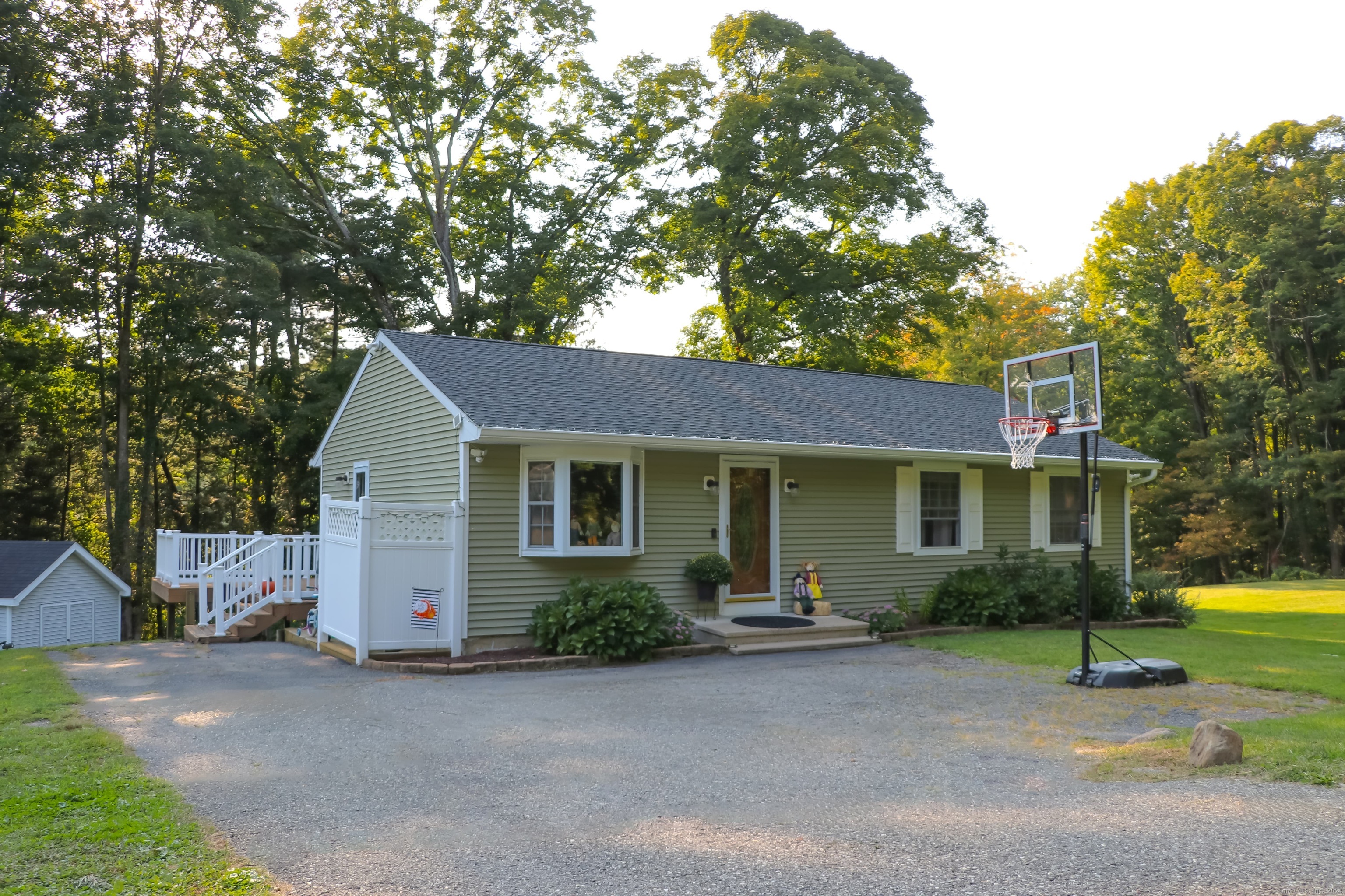 Jackson Dr, Danbury, CT 06811
