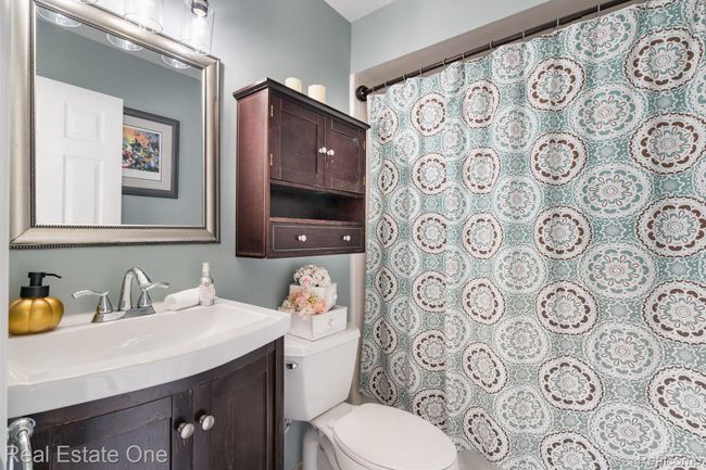 FULL BATH FIRST FLOOR | Image 13