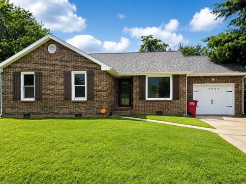 2002 Windroe Dr, Clarksville, TN, 37042-8206 | Card Image