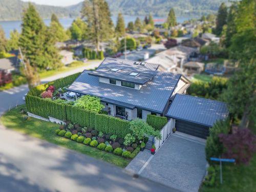 939 Friar Cres, North Vancouver, BC, V7G1M5 | Card Image