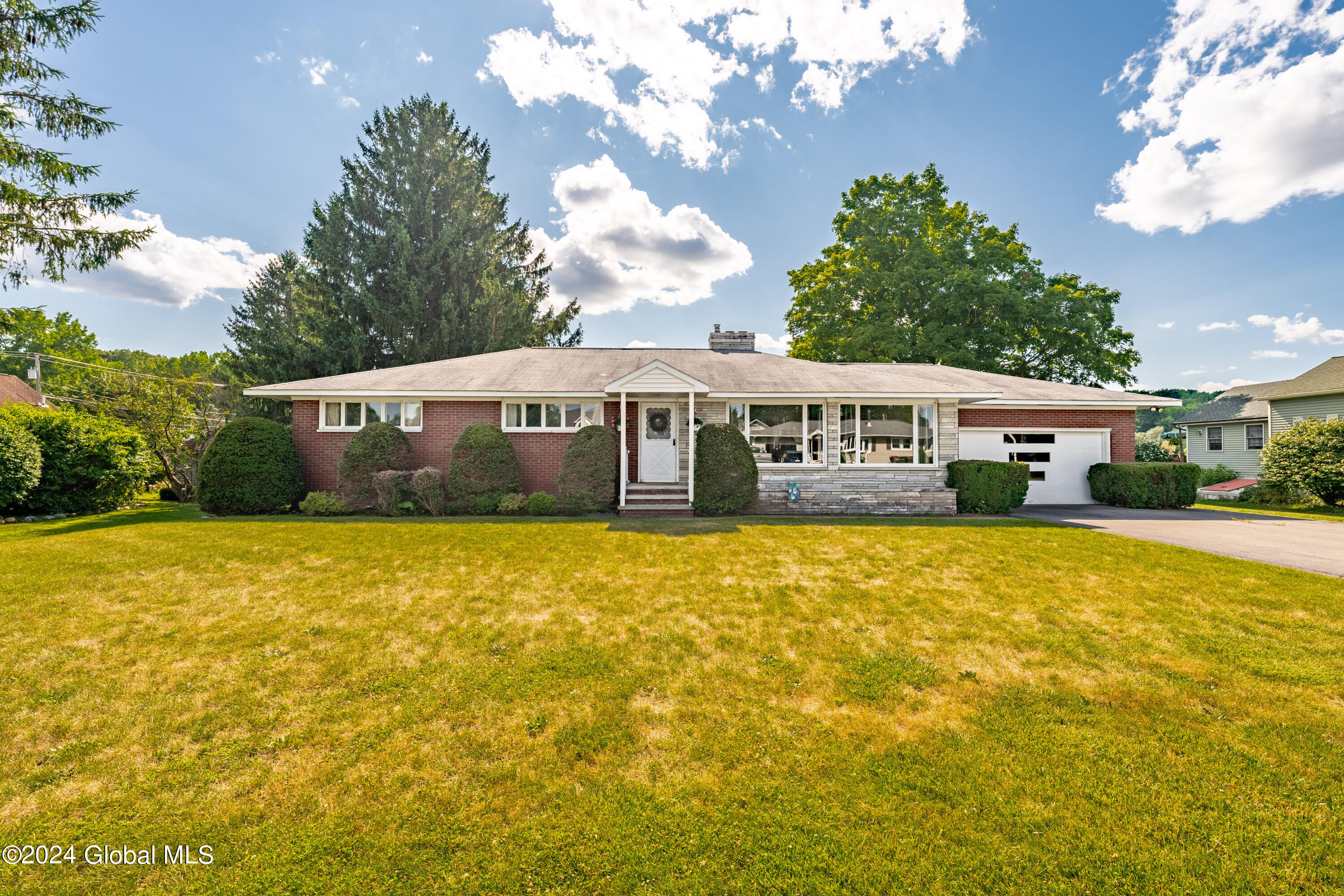 Kniskern Ave, Mechanicville, NY 12118