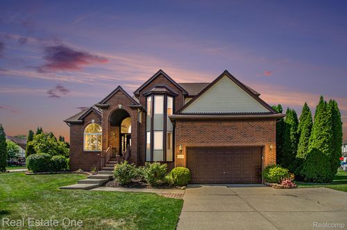 47935 Remington Ct, Chesterfield, MI, 48047-2296 | Card Image