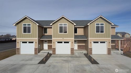 920 Nw Sunburst Ct, Moses Lake, WA, 98837-8049 | Card Image