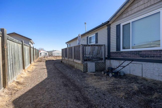 121 Fir Street, Home with 3 bedrooms, 2 bathrooms and 4 parking in Fort Mcmurray AB | Image 2