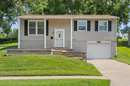 1272 Golden Valley Dr, Bettendorf, IA, 52722-2301 | Card Image