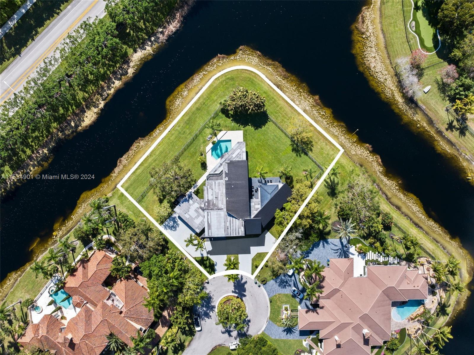 Paddock Rd, Weston, FL 33331