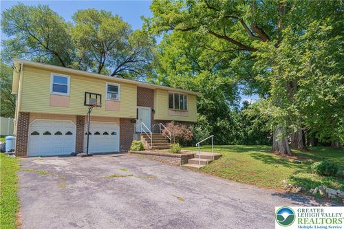 2823 College Heights Blvd, Allentown, PA, 18104-4243 | Card Image
