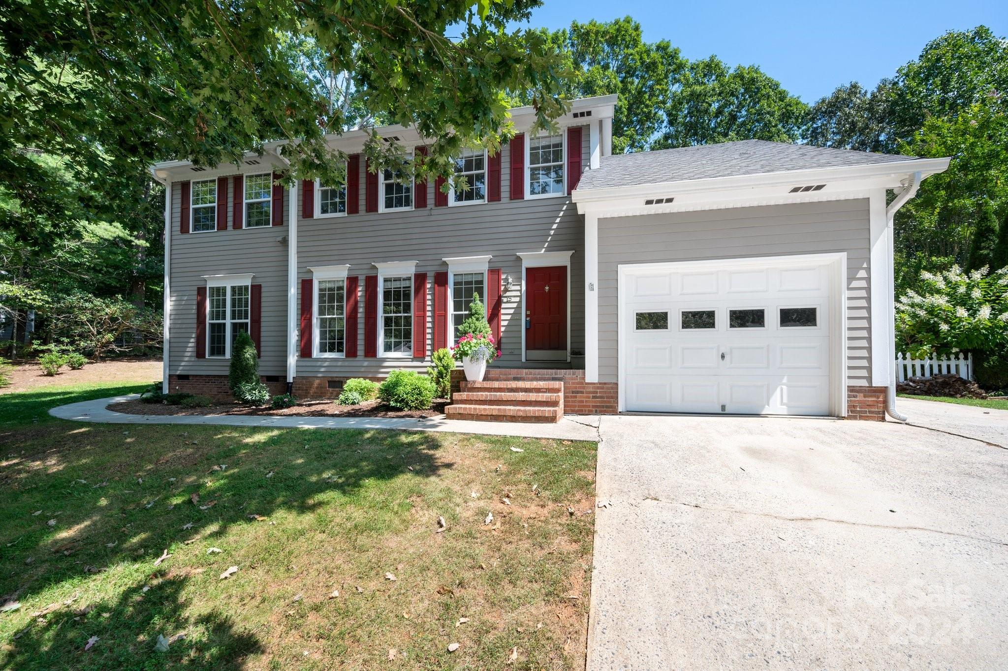 Bear Knoll Dr, Asheville, NC 28805