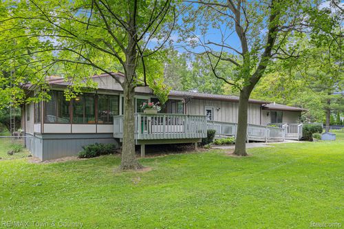 10167 W Pierson Rd, Flushing, MI, 48433-9718 | Card Image
