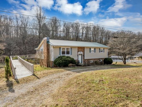 408 Rustling Oaks Dr, Waverly, TN, 37185-1040 | Card Image