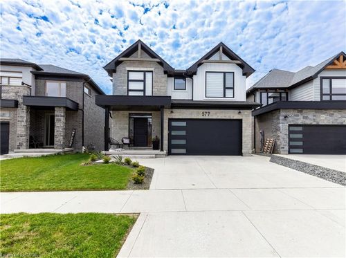 577 Doonwoods Cres, Kitchener, ON, N2P0E5 | Card Image