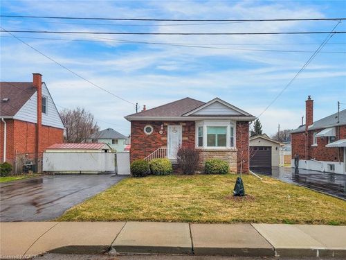 208 E 32nd St, Hamilton, ON, L8V3S4 | Card Image