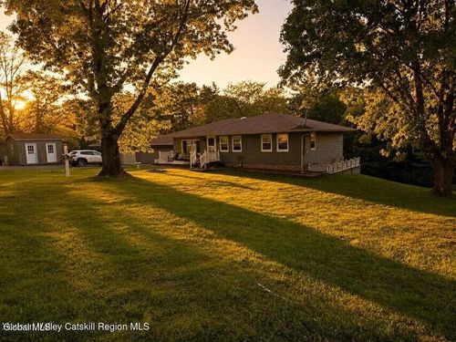825 County Route 51, Coxsackie, NY, 12051-3605 | Card Image
