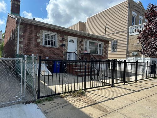 10464 48th Ave, Corona, NY, 11368-2837 | Card Image