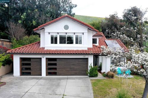176 Newcastle Dr, Vallejo, CA, 94591-6872 | Card Image