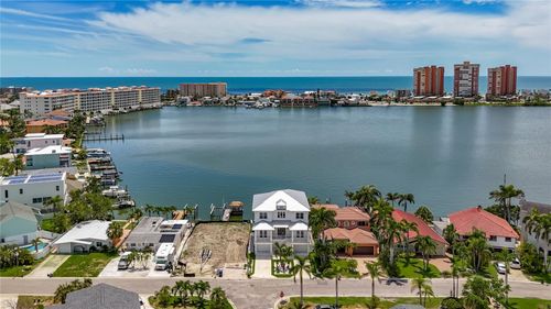 17713 Wall Cir, REDINGTON SHORES, FL, 33708-1247 | Card Image