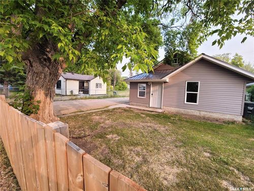 849 17th St W, Prince Albert, SK, S6V3Y5 | Card Image