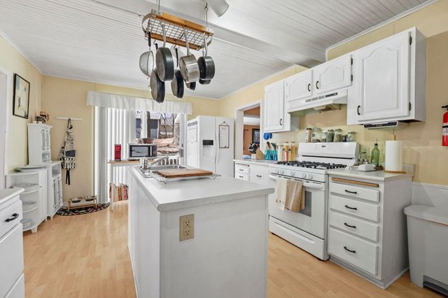 Kitchen | Image 13