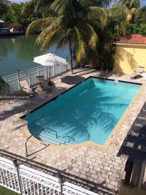 apt-205-4812 Pine Tree Dr, Miami Beach, FL, 33140-3107 | Card Image