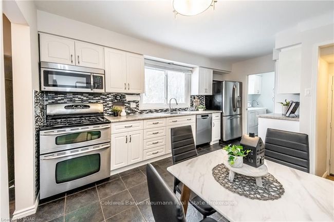 18 Crestwood Dr, House other with 3 bedrooms, 2 bathrooms and 4 parking in Cambridge ON | Image 16
