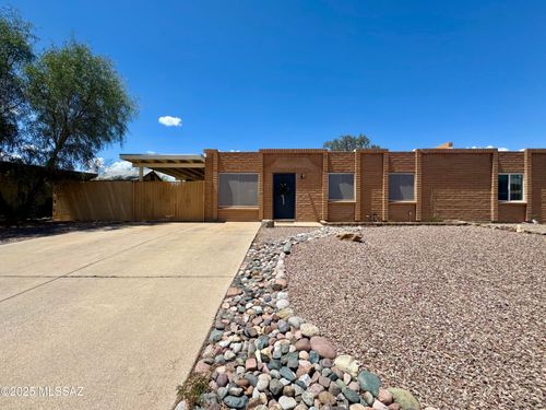 7127 E Portland Dr, Tucson, AZ, 85730-3330 | Card Image