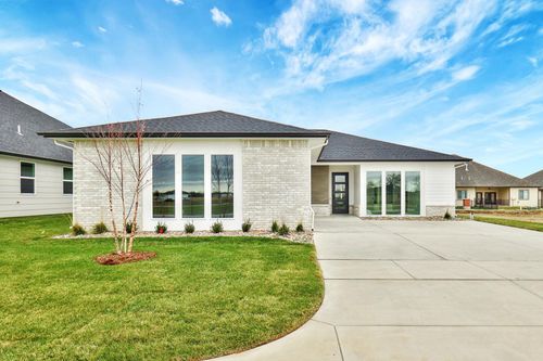 832 N Speyside Cir, Andover, KS, 67002-8989 | Card Image