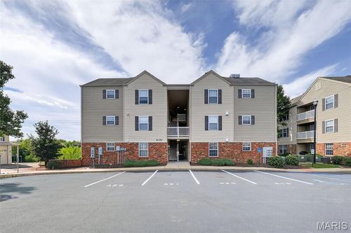 2111 Welsh Dr, Lake St Louis, MO, 63367-4875 | Card Image