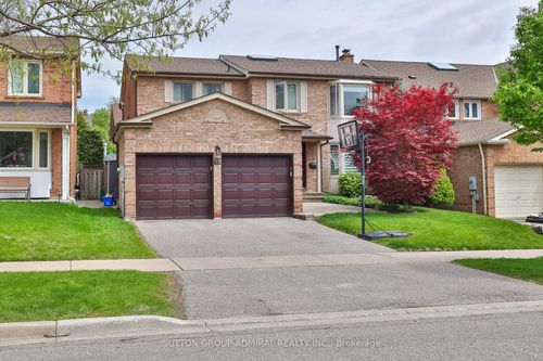 19 Bevshire Circle, Vaughan, ON, L4J5B3 | Card Image