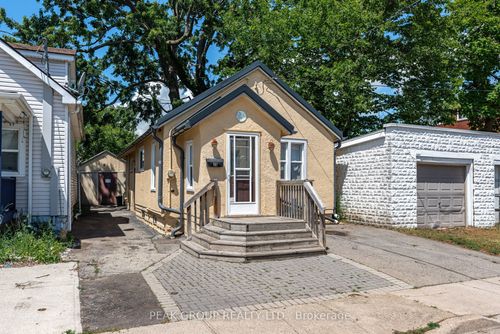 15 Kent St, Welland, ON, L3B3G9 | Card Image