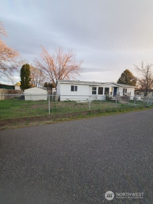 6750 Desert View Drive, West Richland, WA, 99353 | Card Image
