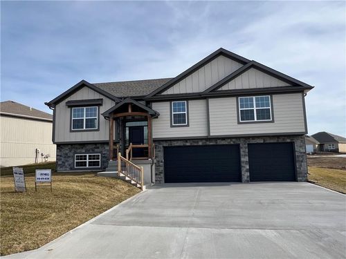 22915 S Ridgeview Dr, Peculiar, MO, 64078-0195 | Card Image