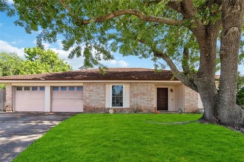 2602 Pilgrims Point Dr, Webster, TX, 77598-3282 | Card Image