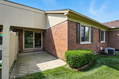 15925 New Bedford Dr, Clinton Township, MI, 48038-1043 | Card Image