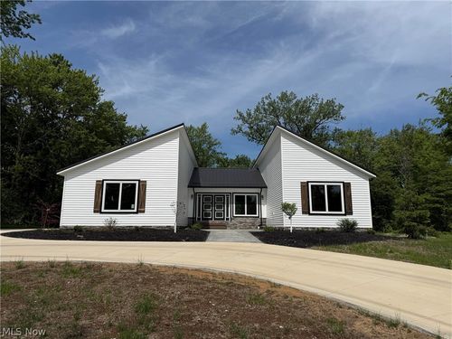 3940 Ellendale Rd, Chagrin Falls, OH, 44022-1126 | Card Image