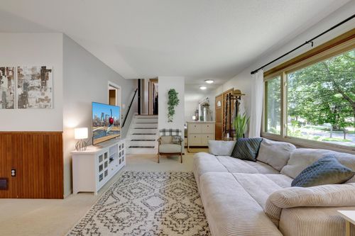 6920 35th St N, Oakdale, MN, 55128-3110 | Card Image