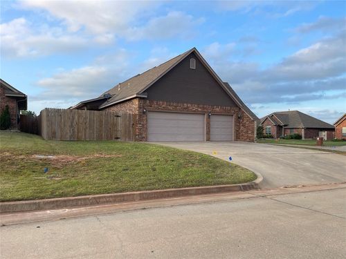 207 Stone Creek Road, Midwest City, OK, 73130 | Card Image